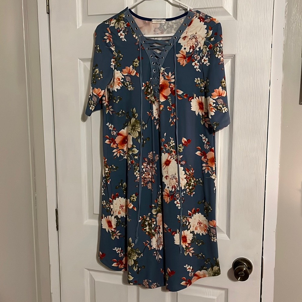 Lace up short sleeve dress. Size medium. Never worn.